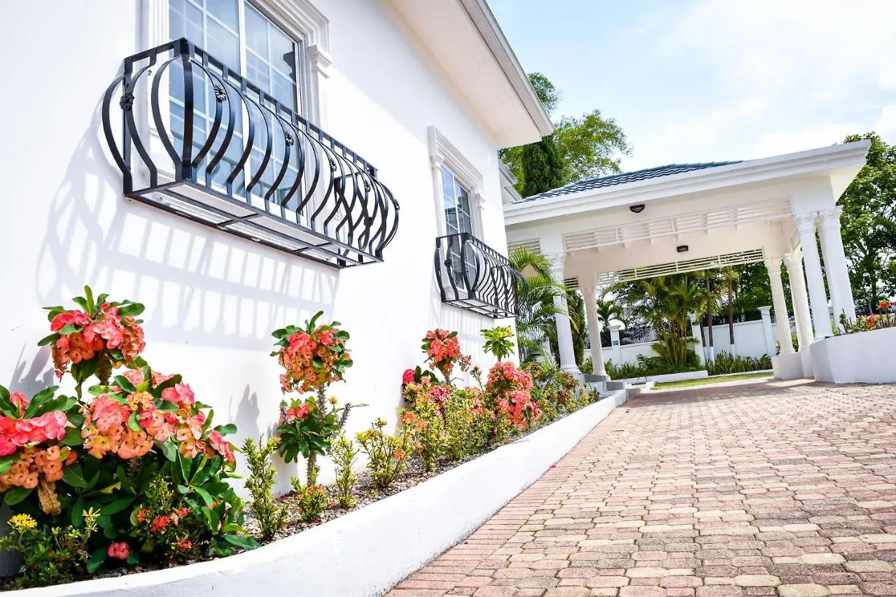 Jamgolia Place Mandeville 3*,